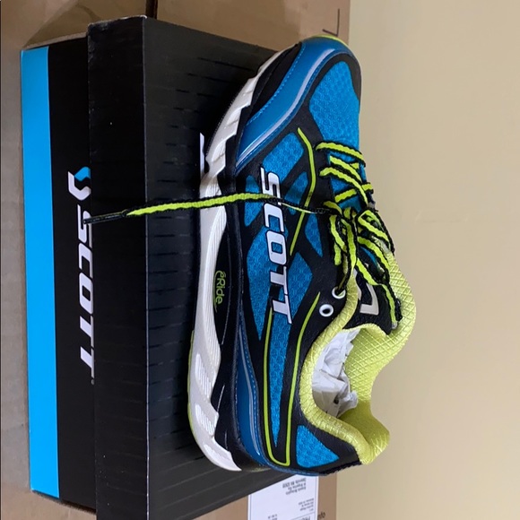 Scott sneakers - Picture 3 of 6